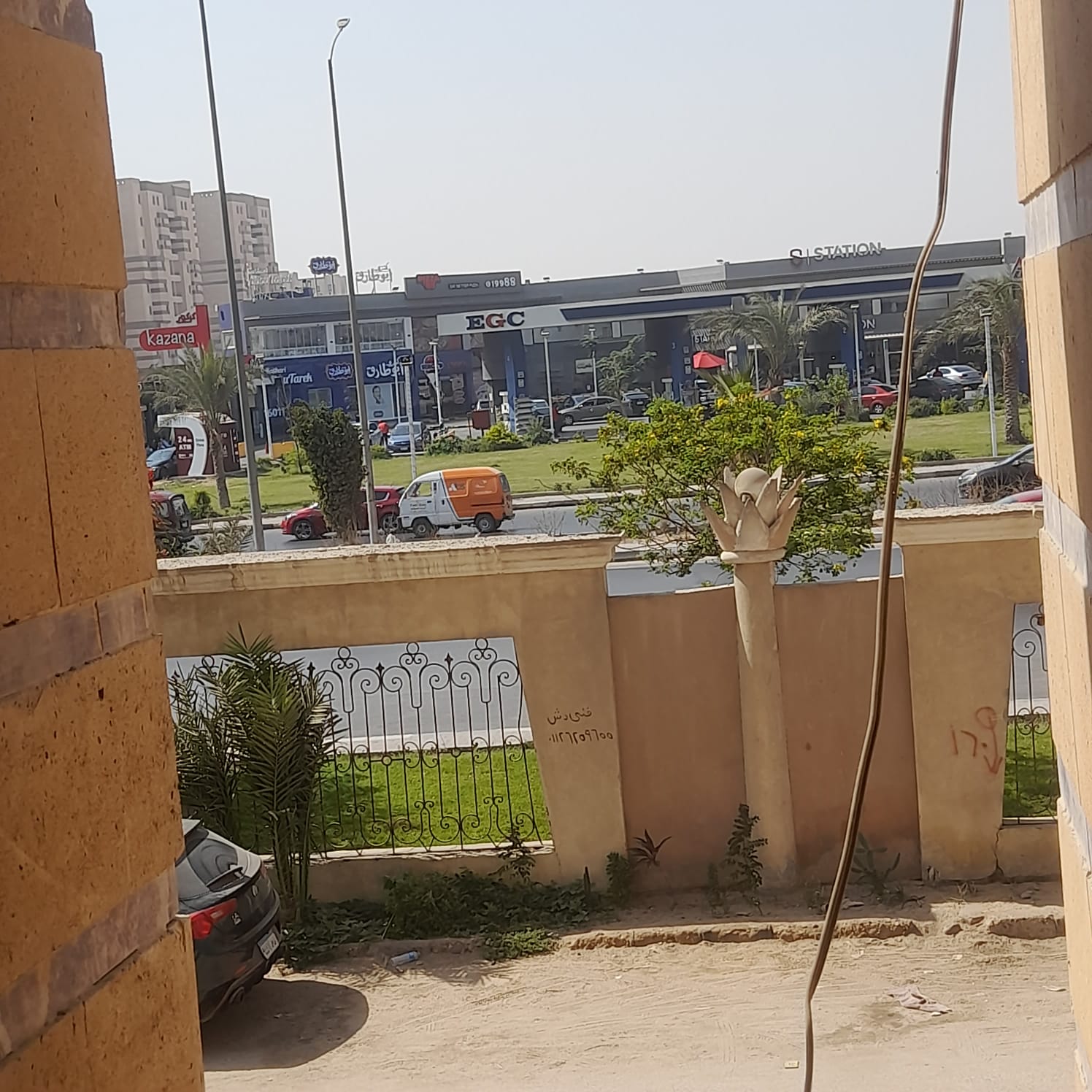 شقة للبيع بطريق الواحات في حدائق الاهرام اول بلكونة