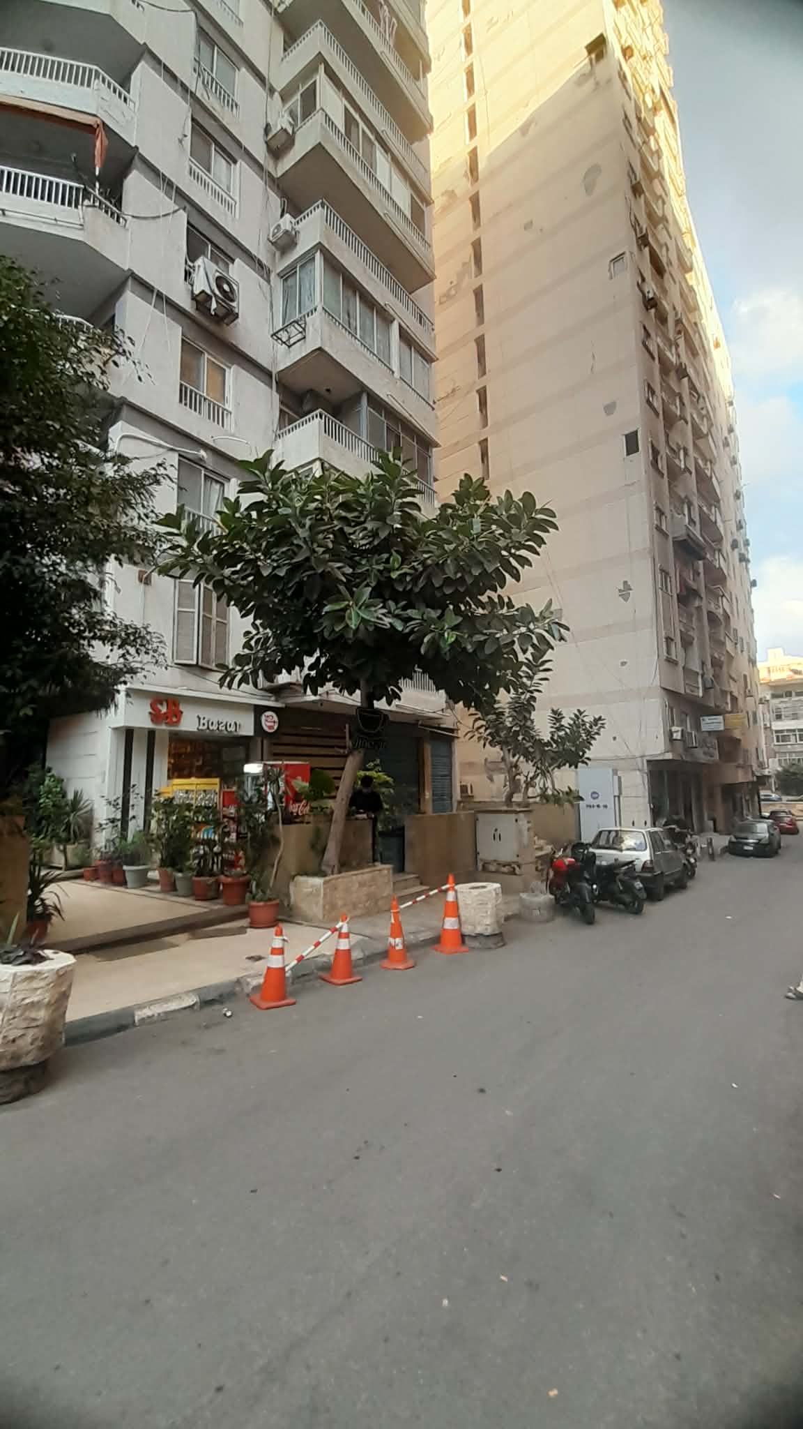لوران شارع عبد السلام عارف متفرع من شارع الاقبال