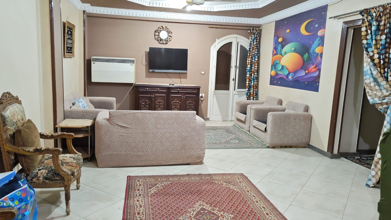 شارع مدينه الطالبات للبنات بجوار مدرسه دار التربيه