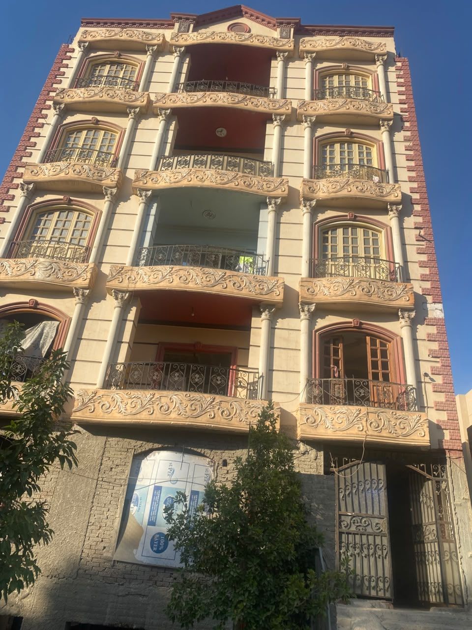 عماره في المقطم قطعه 259 د شارع المقطم بجوار بن حميده