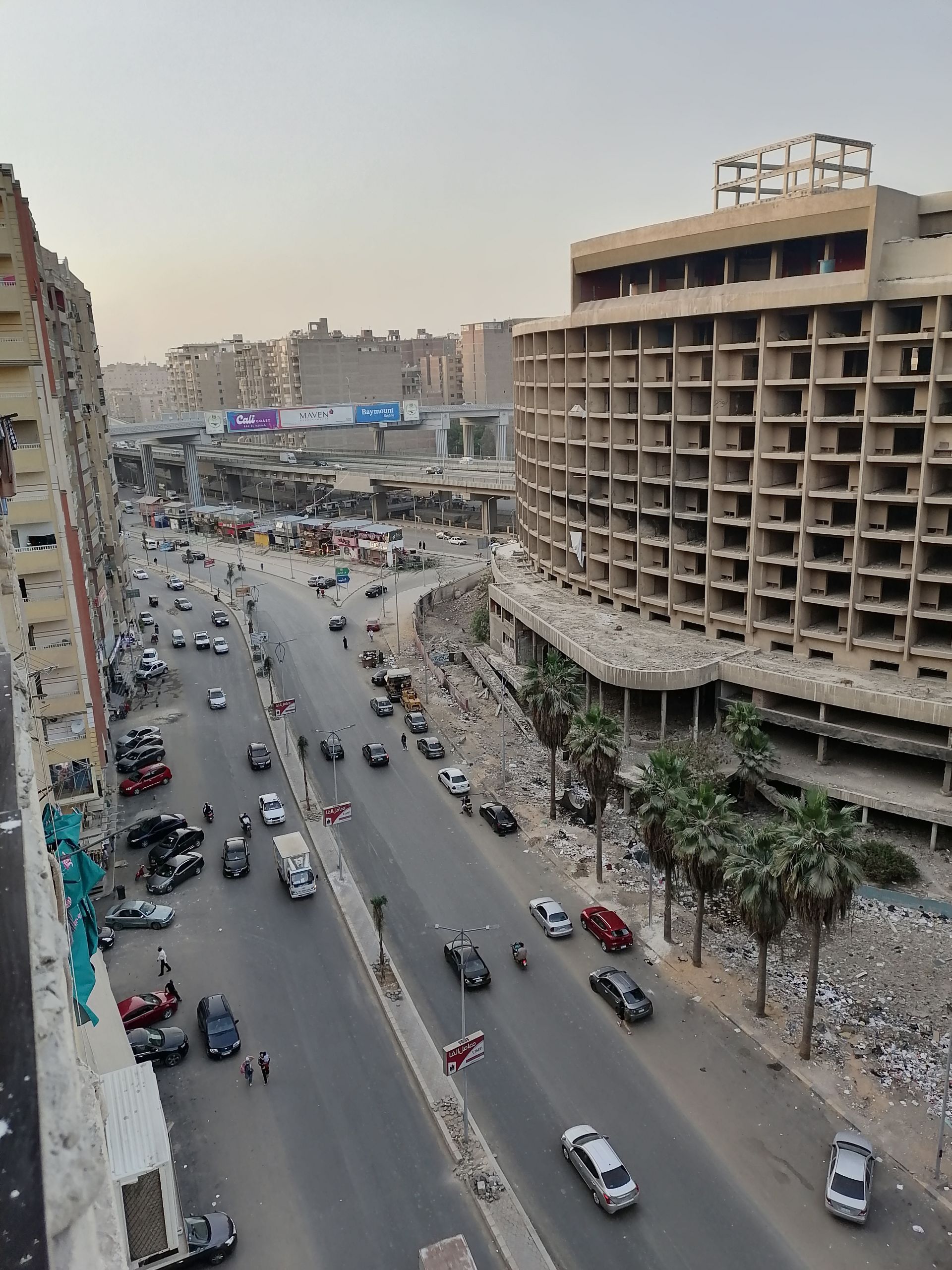 الهرم لبيني أمام فندق سياج