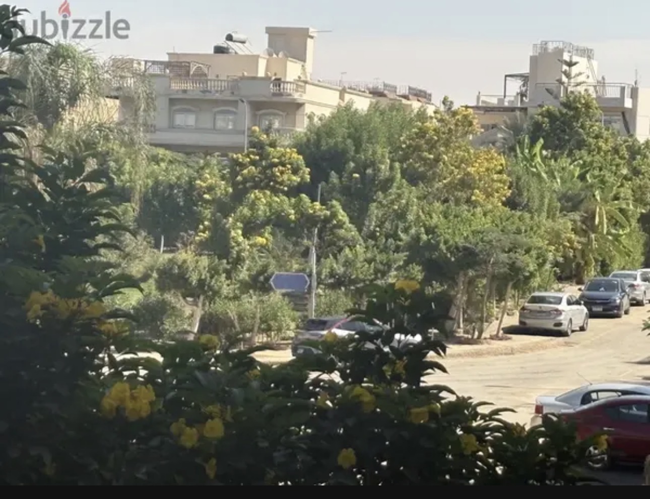 شقه للبيع من المالك مباشره بالتجمع الخامس النرجس فيلات