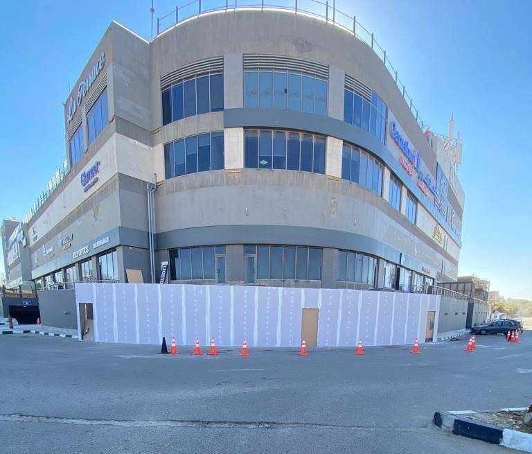 محل ميراج الميراچ مول التجمع الاول علي طريق السويس الدور الارضي مساحه ٢٥٧ متر واجهه ٢١ مترا
