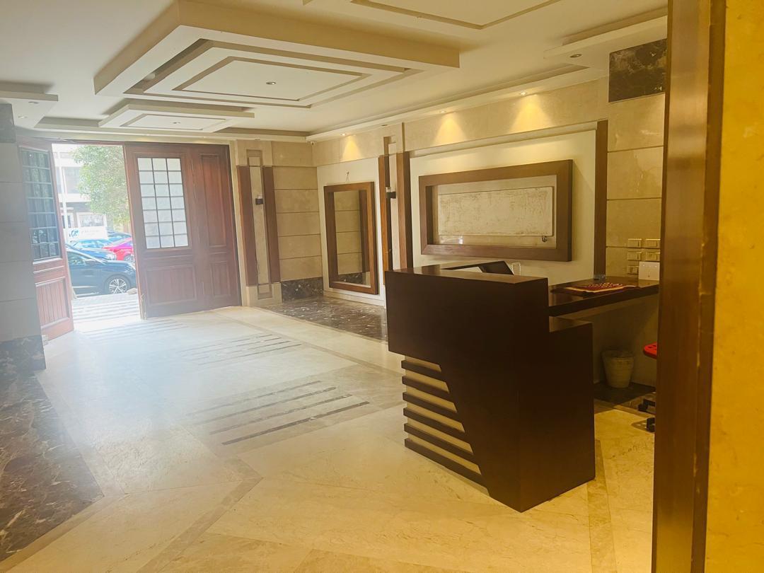 شقه للايجار  بمصر الجديه ميدان السبع عمارات