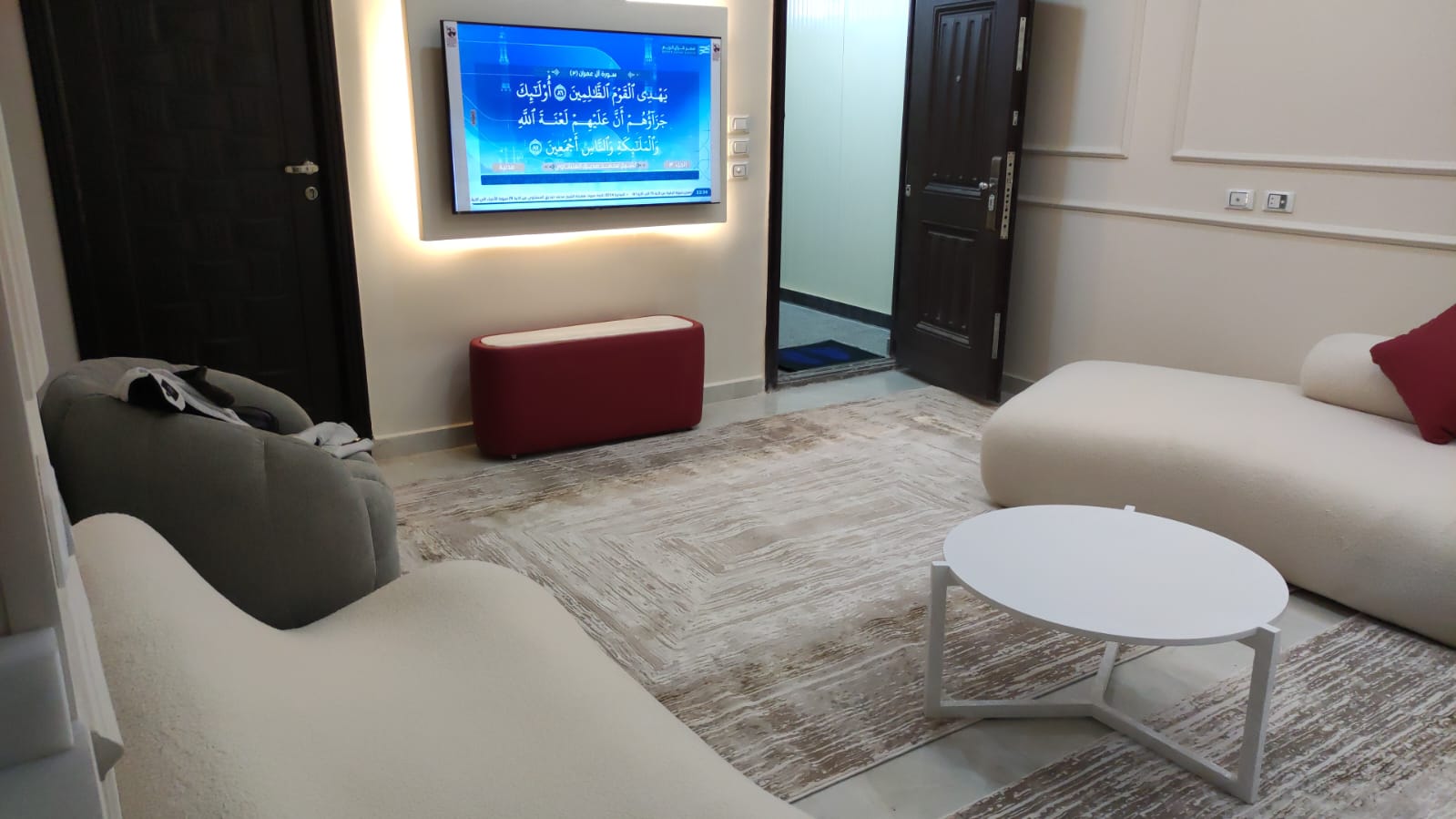 شقة أرضي بجاردن ومدخل خاص مفروشه بالكامل